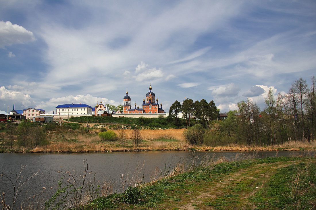 Над озером. Жадовский монастырь.  Ульяновская область - MILAV V