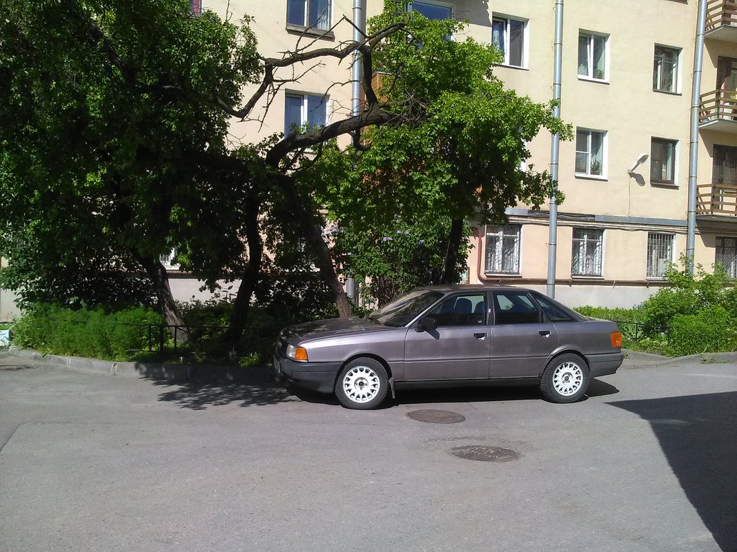 Городской пейзаж с машиной. (Санкт-Петербург). - Светлана Калмыкова