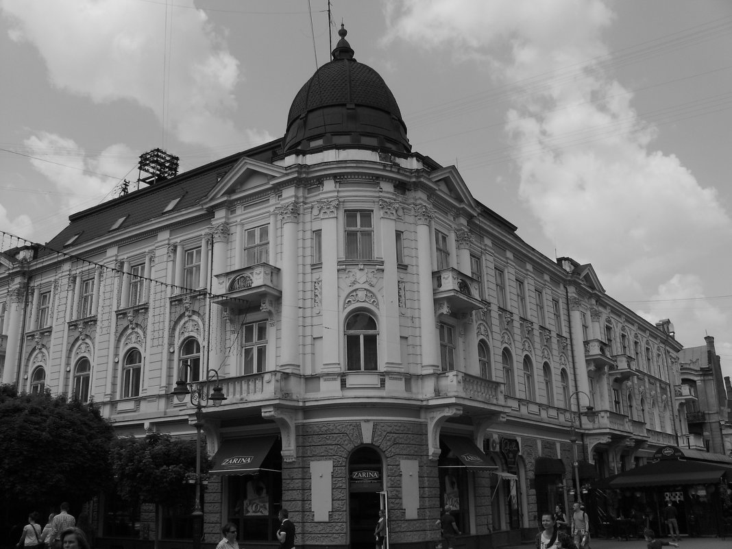 Административное   здание  в   Ивано - Франковске - Андрей  Васильевич Коляскин