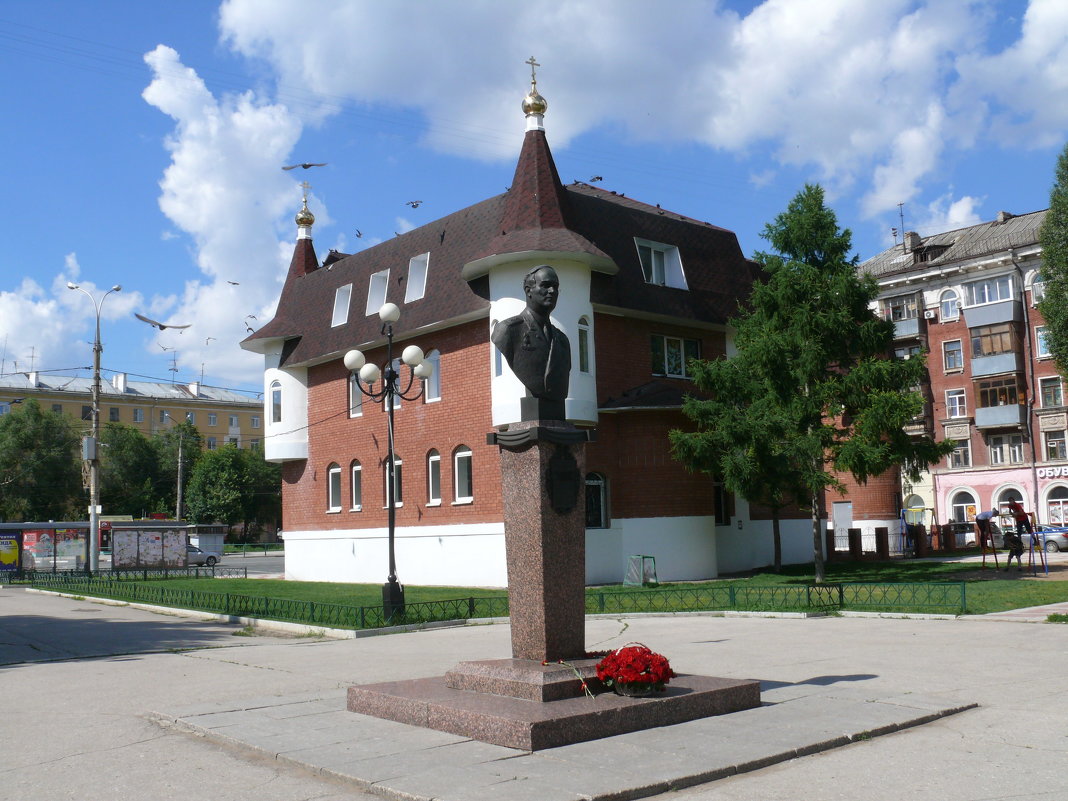 Памятник Кузнецову  Н.Д. - Александр Алексеев