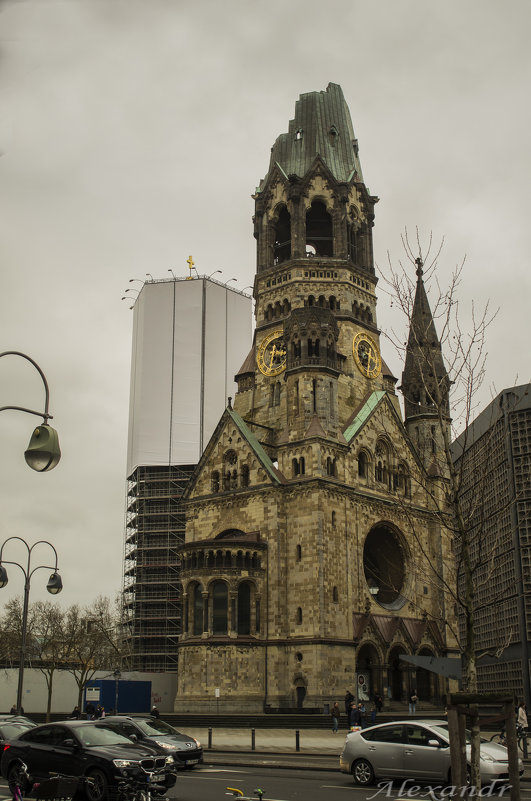 Руины церкви "ПАМЯТИ КАЙЗЕРА ВИЛЬГЕЛЬМА" в Берлине - Александр 