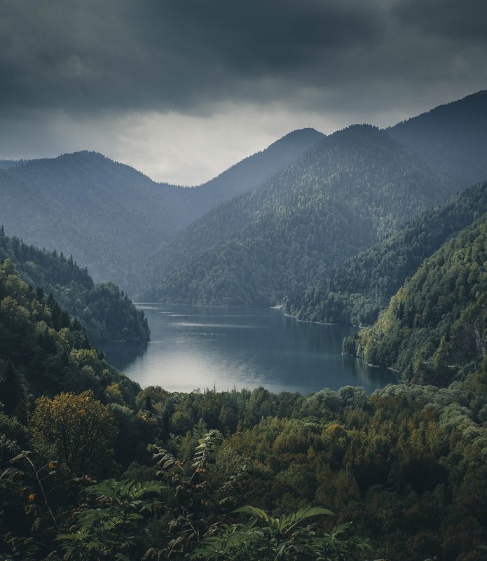 Озеро Рица в Абхазии. - Олег Попов