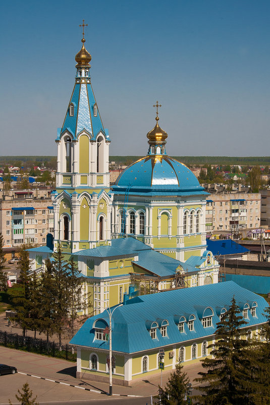 Под небом голубым - Михаил Гажур