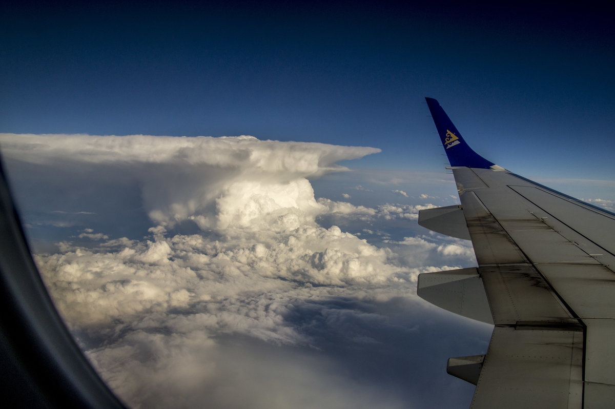 вид из самолета на небо и облака - Дмитрий Потапкин