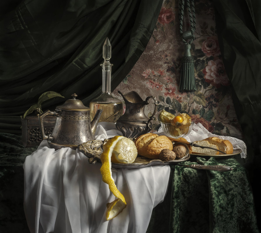 натюрморт с лимоном и булочками - Evgeny Kornienko