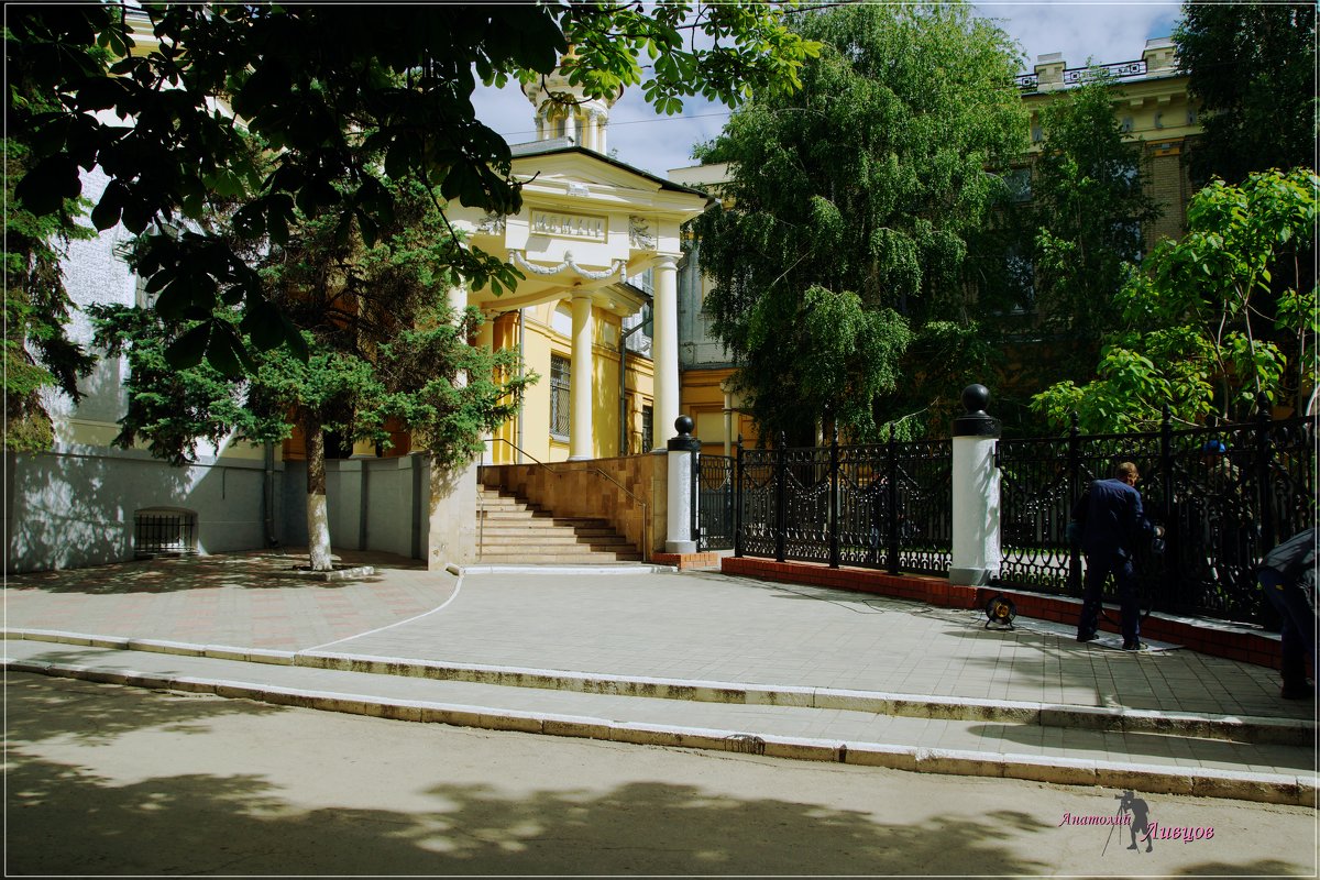 Правый вход в Саратовский медицинский университет имени Разумовского - Anatol L