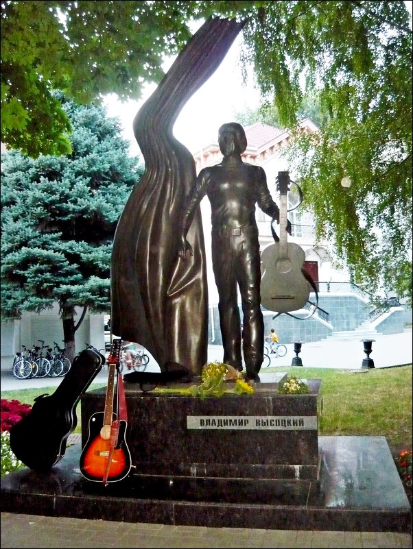 Памятник Владимиру Высоцкому - Надежда 