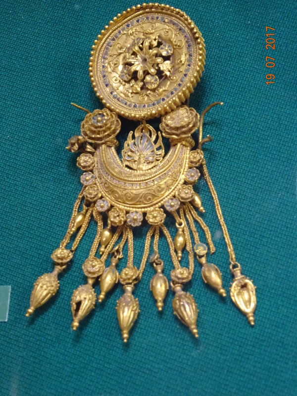 золотая серьга с диском (середина 4 века до н.э.) - Galina194701 