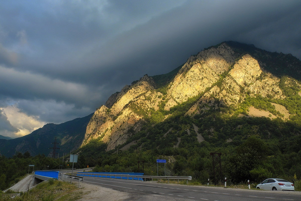 Кусочек солнца перед грозой - M Marikfoto