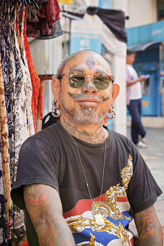 Базарный торговец в Бангкоке. - Евгений Подложнюк