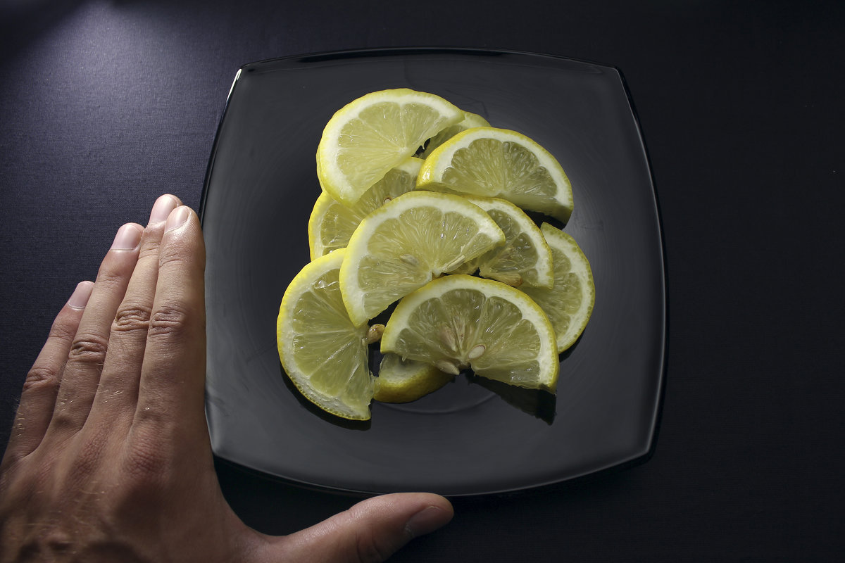 Лимон на тарелке - Иван Смирнов