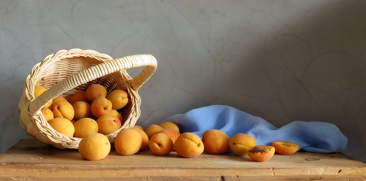Корзина с абрикосами - SaGa 