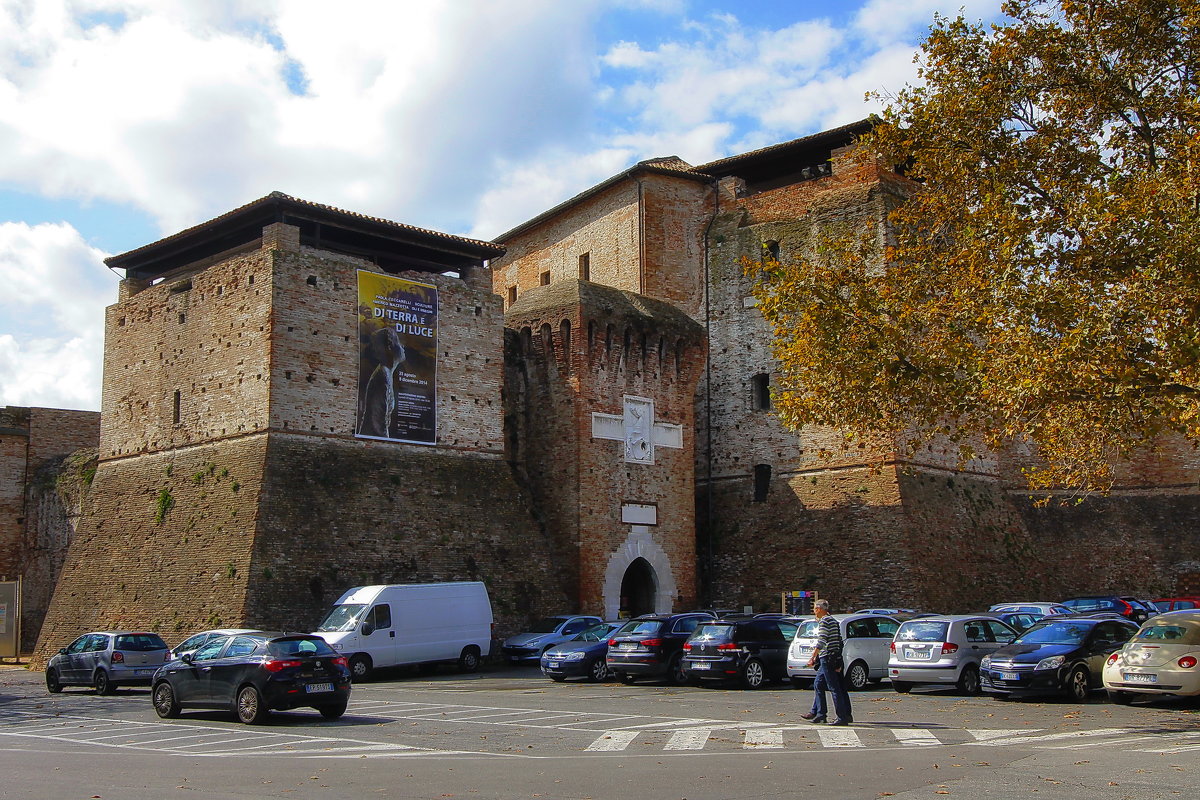 Замок  Rimini - M Marikfoto