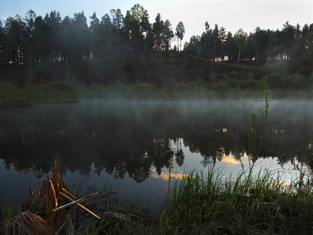 Ещё туман над спящим озером висит... - Александр Попов