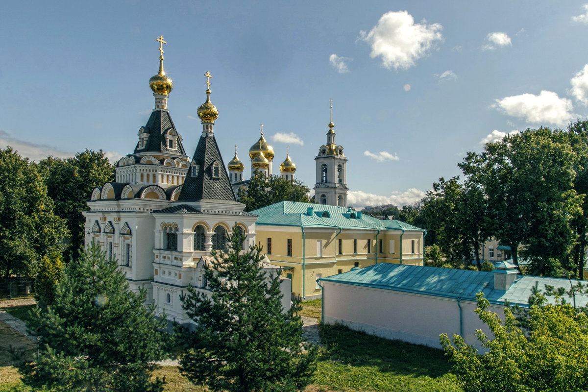 Вид с вала на Елизаветинскую церковь и Успенский собор. - Анатолий. Chesnavik.