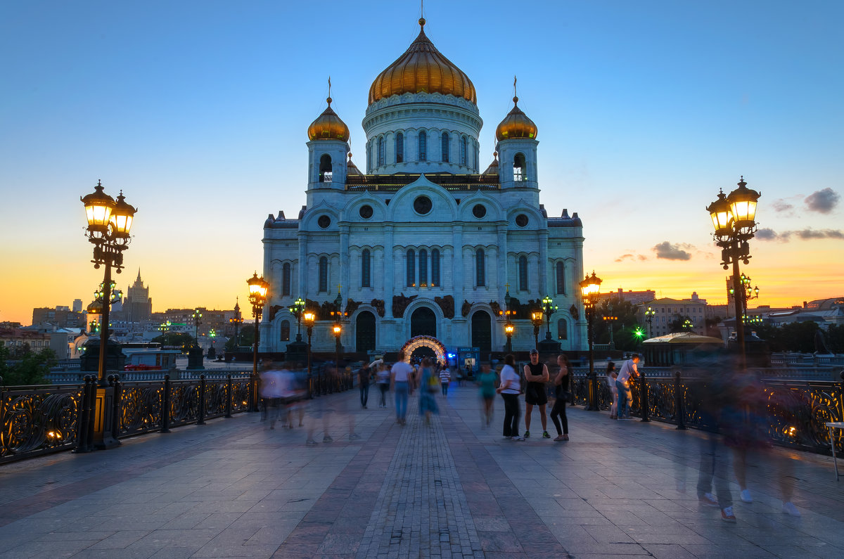 Вид на храм Христа Спасителя