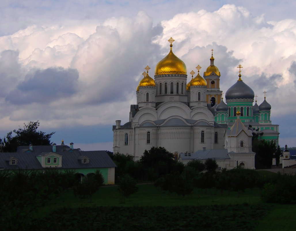 Белый собор в Дивеево