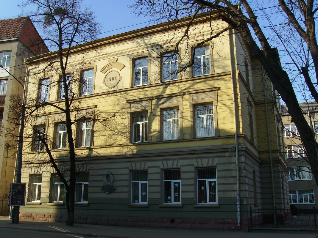 Бывшая   немецкая   гимназия   в    Ивано - Франковске - Андрей  Васильевич Коляскин