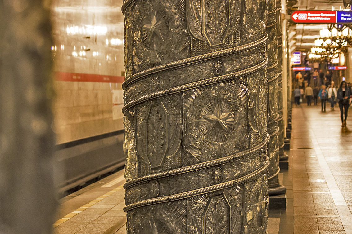 Хрустальные колонны подземки - Елена Баландина
