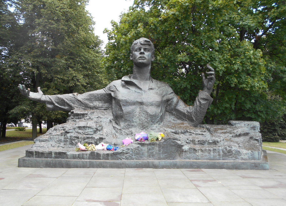 Памятник Сергею Есенину - Tarka 