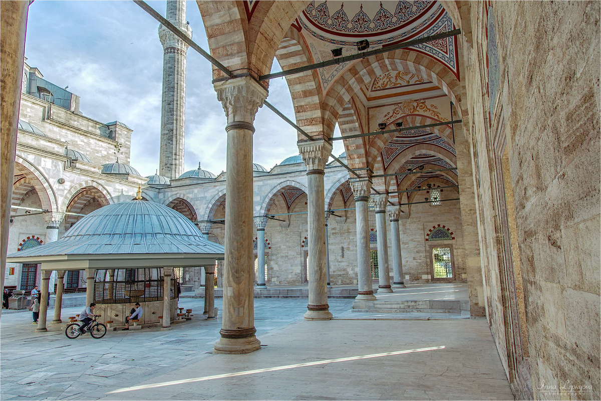 Внутренний двор мечети Явуз султан Селима - Ирина Лепнёва