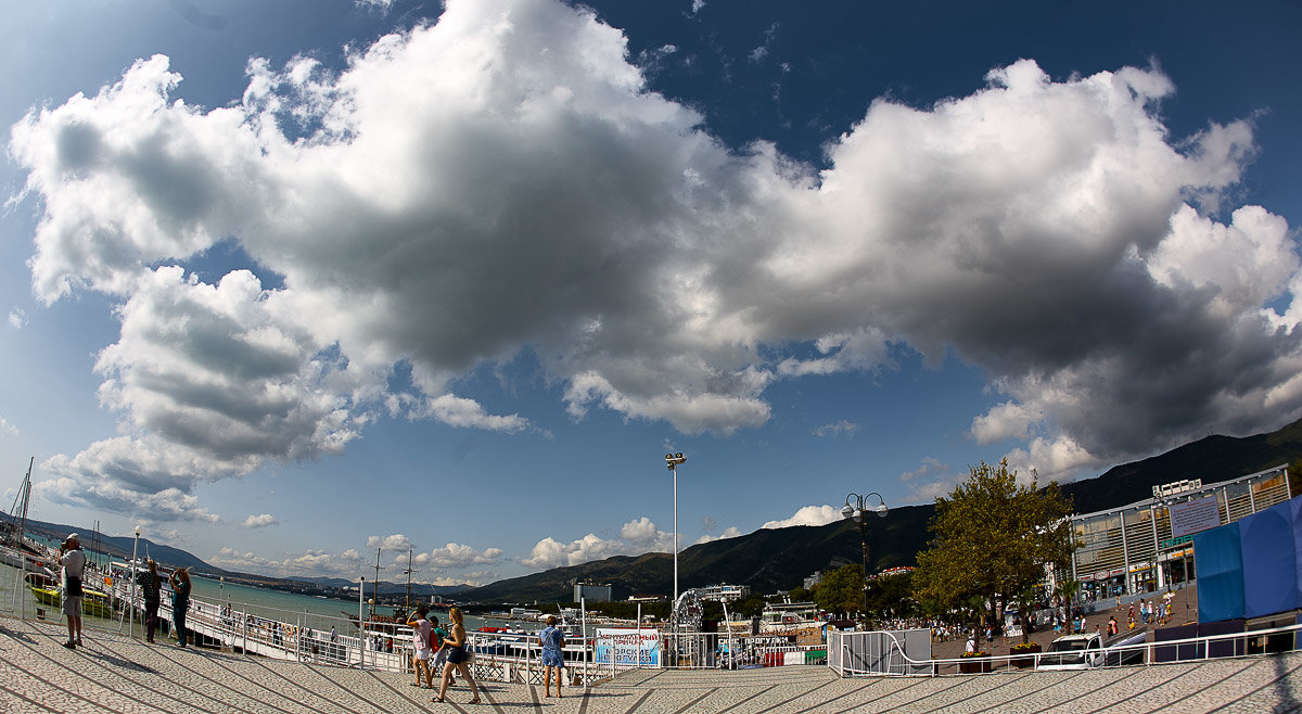 Вид центральной площади с облаками - Валерий Дворников