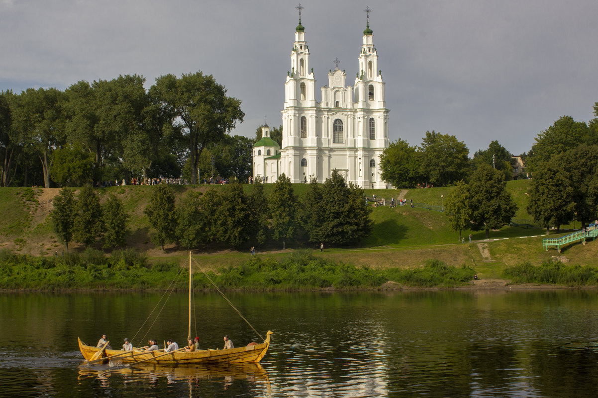 Собор в Полоцке на берегу реки