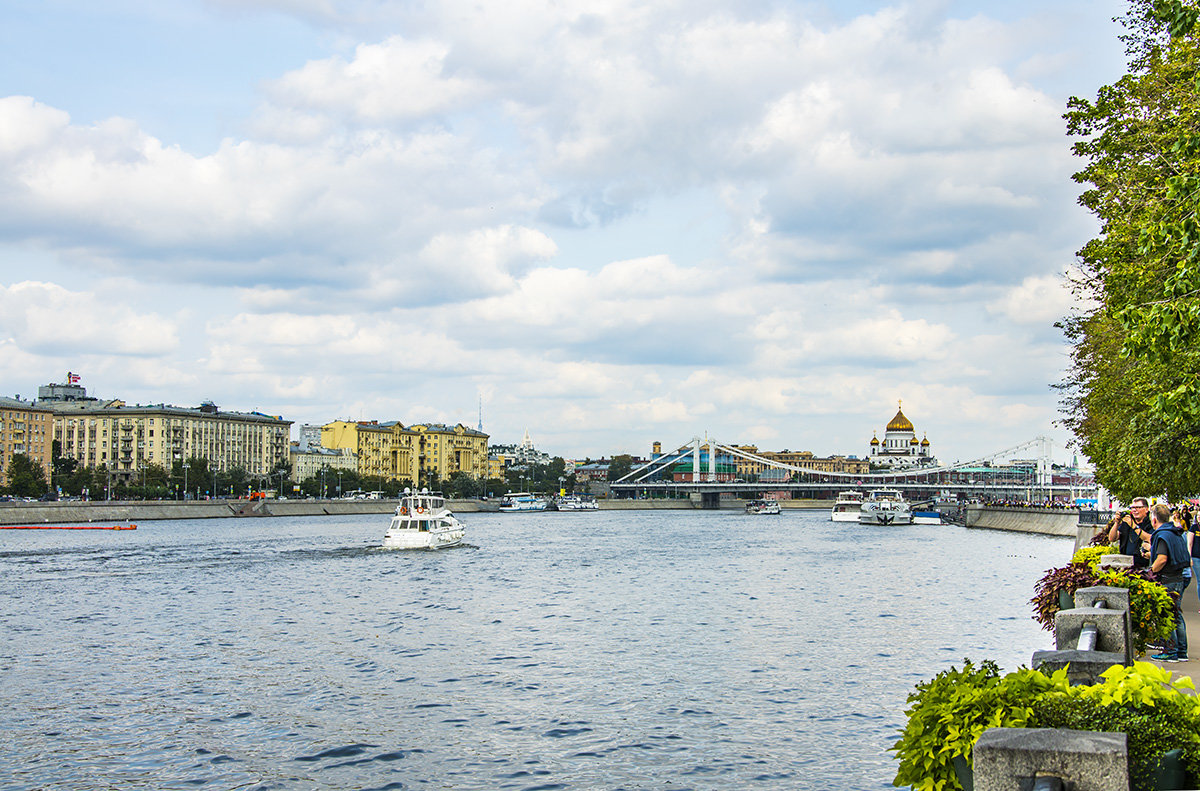 Москва, парк Горького, вид с Пушкинского моста на реку Москву - Игорь Герман