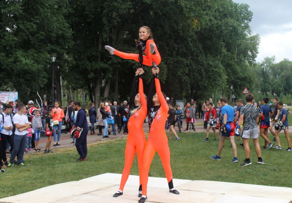 показательные выступления спортсменов в городском парке - Горкун Ольга Николаевна 