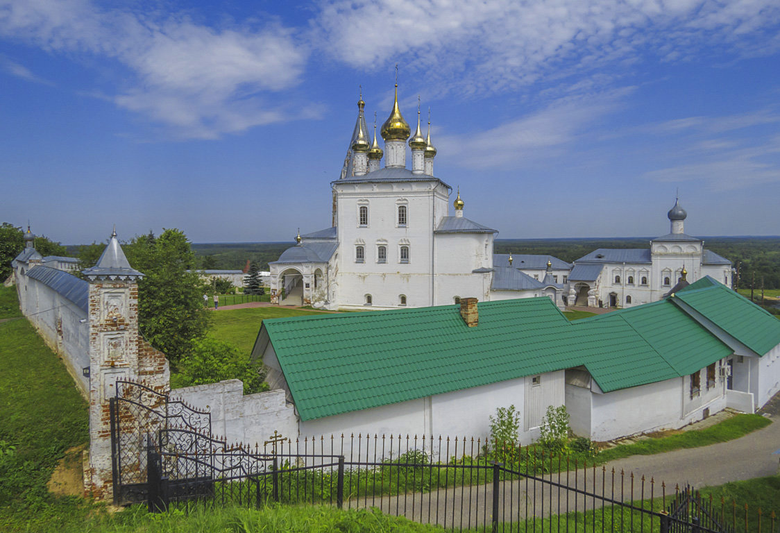 В Свято-Троицком Никольском монастыре - Сергей Цветков
