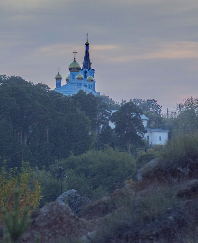 Опять же, вечер, Урал, горы, храм. - Михаил Полыгалов