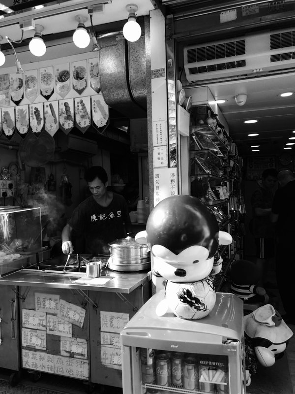 Торговый уличной едой, район Tai Koo, Гонконг - Sofia Rakitskaia