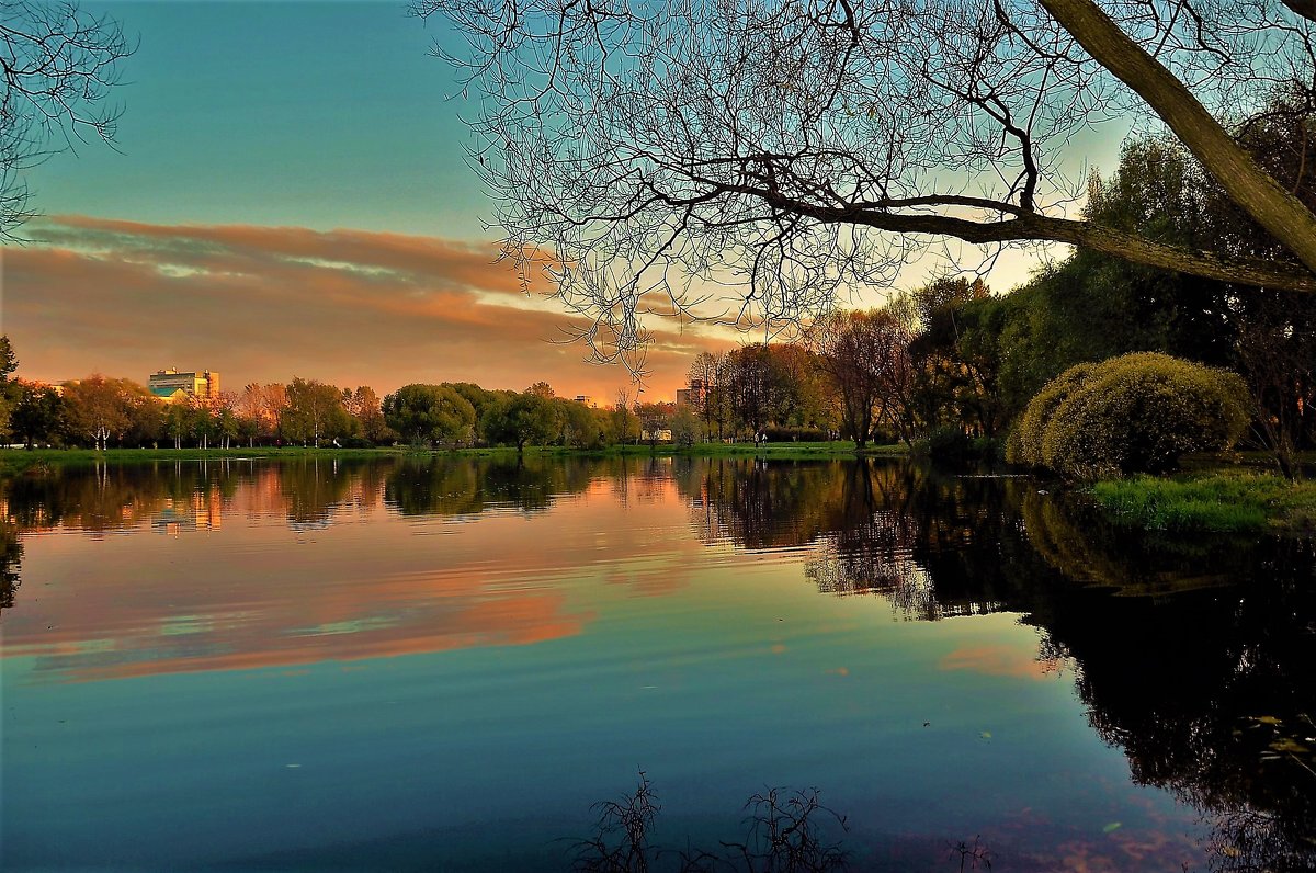 Волшебный закат над осенним парком... - Sergey Gordoff