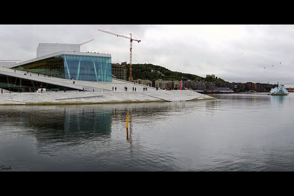 Вид на Осло-фьорд, Оперный театр и скульптуру «Возлежащая» - Alex Sash
