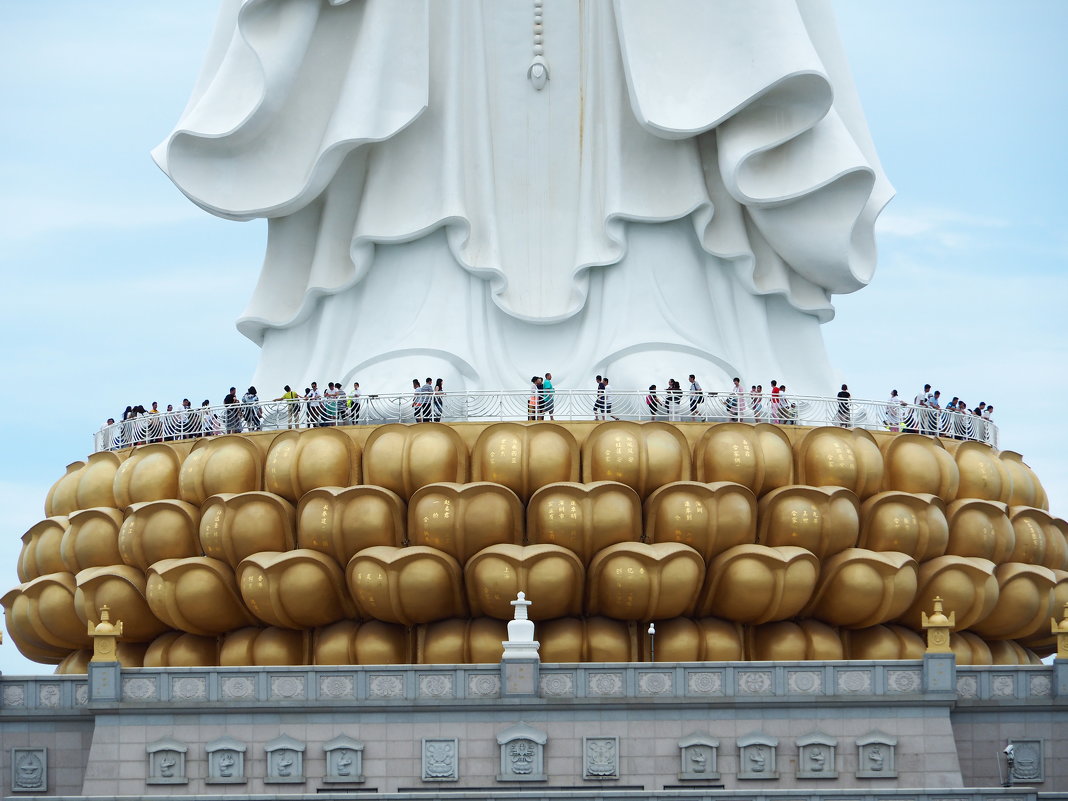 Статуя богини Гуаньинь в г.Санье - Китай. - Олег Дейнега