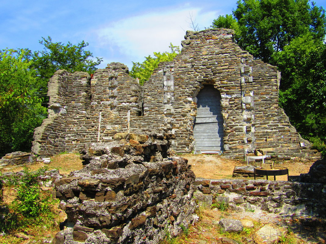 Развалины византийского храма в Лоо - Vladimir Perminoff