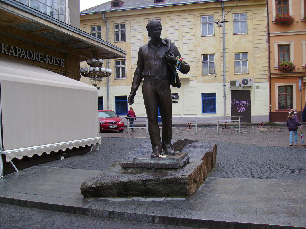 Памятник   Владимиру   Ивасюку    в   Львове - Андрей  Васильевич Коляскин