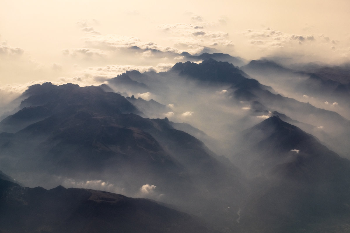 горы швейцарии из окна самолета 2 - Андрей Бондаренко