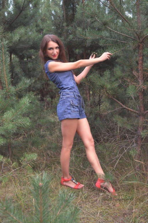 Фотосессия девушки в лесу • Фотографы Роман и Ольга Барниковы • Новосибирск