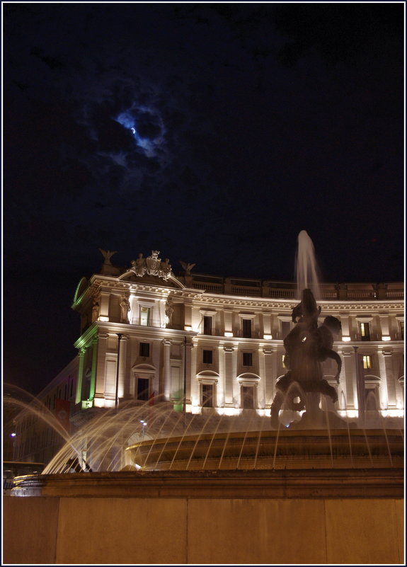 Рим. Луна над Piazza della Repubblica. - Николай Панов