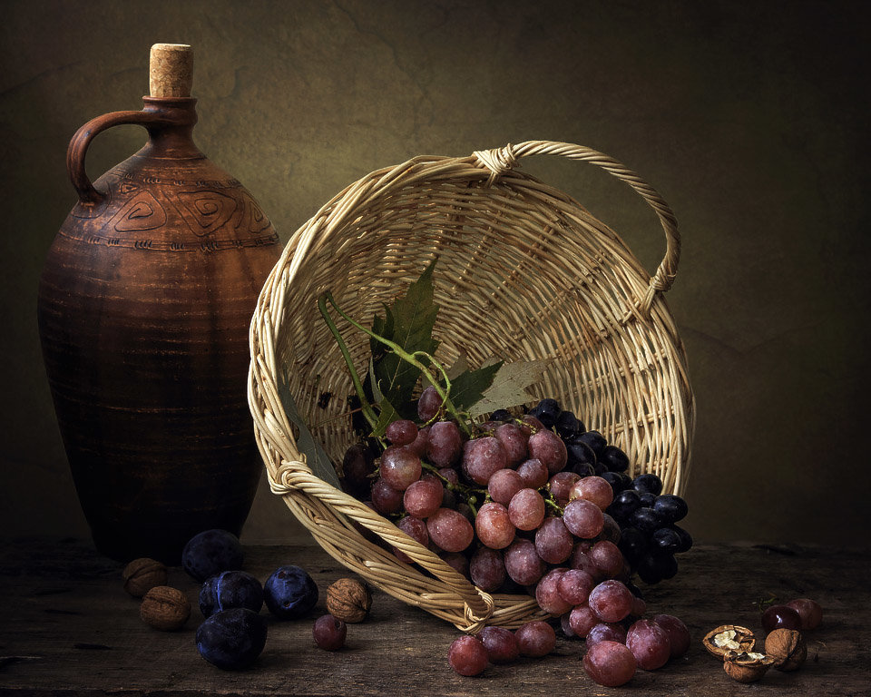 Натюрморт с виноградом - Ирина Приходько