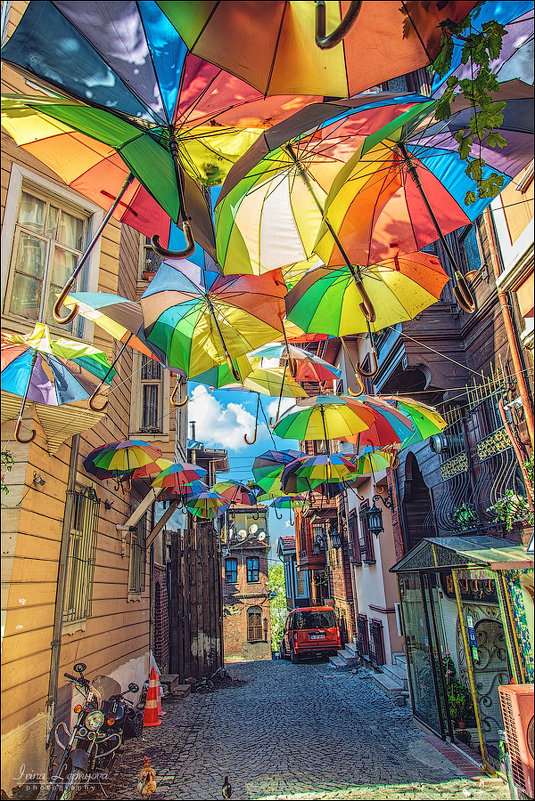 Улочка в районе Фатих в Стамбуле - Ирина Лепнёва