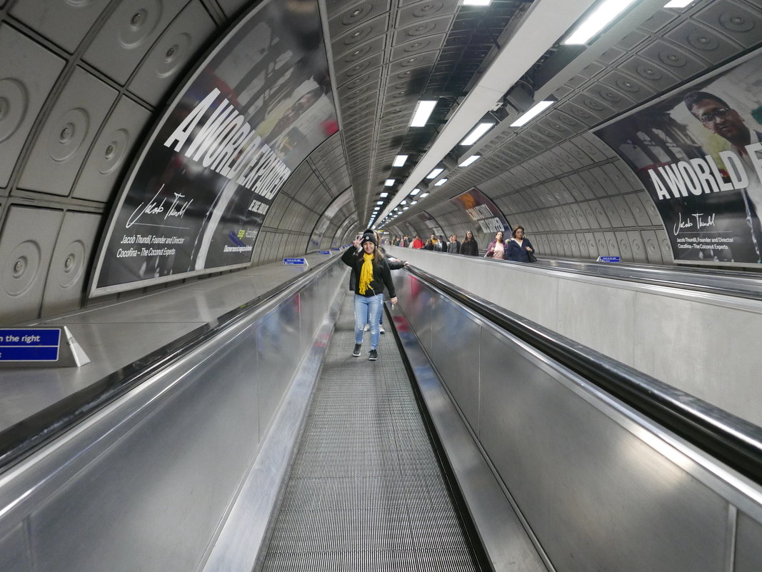 London. Underground station - Павел L