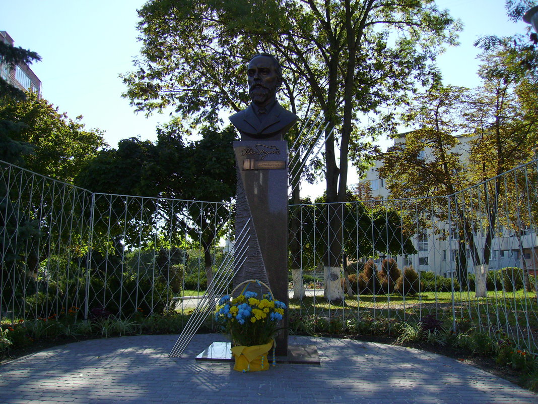 Памятник   Ивану   Пулюю  в   Ивано - Франковске - Андрей  Васильевич Коляскин