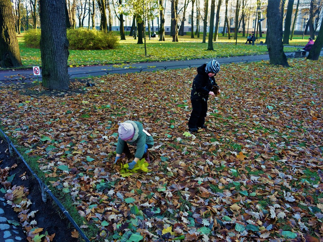 Дети и листопад... - Sergey Gordoff