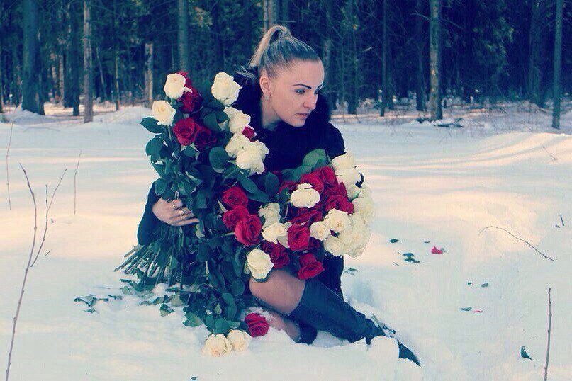 Девушка с розами - Виктория Левина
