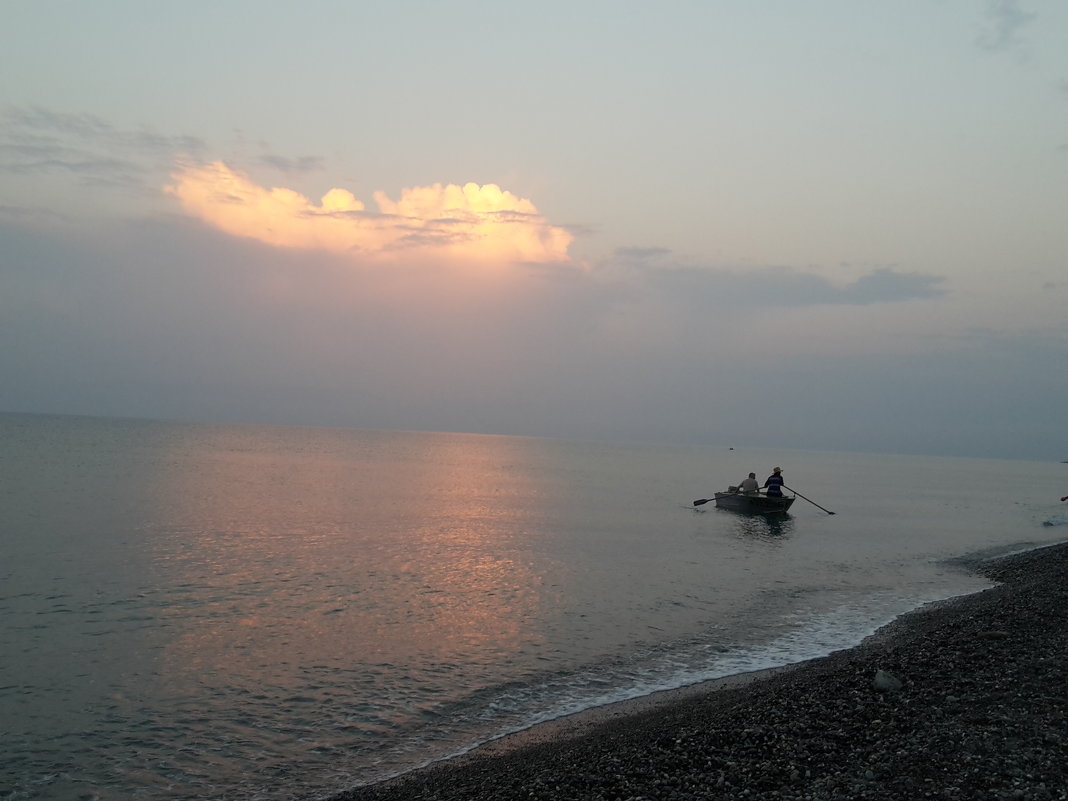 Утренняя рыбалка на Черном море. - larisa Киселёва
