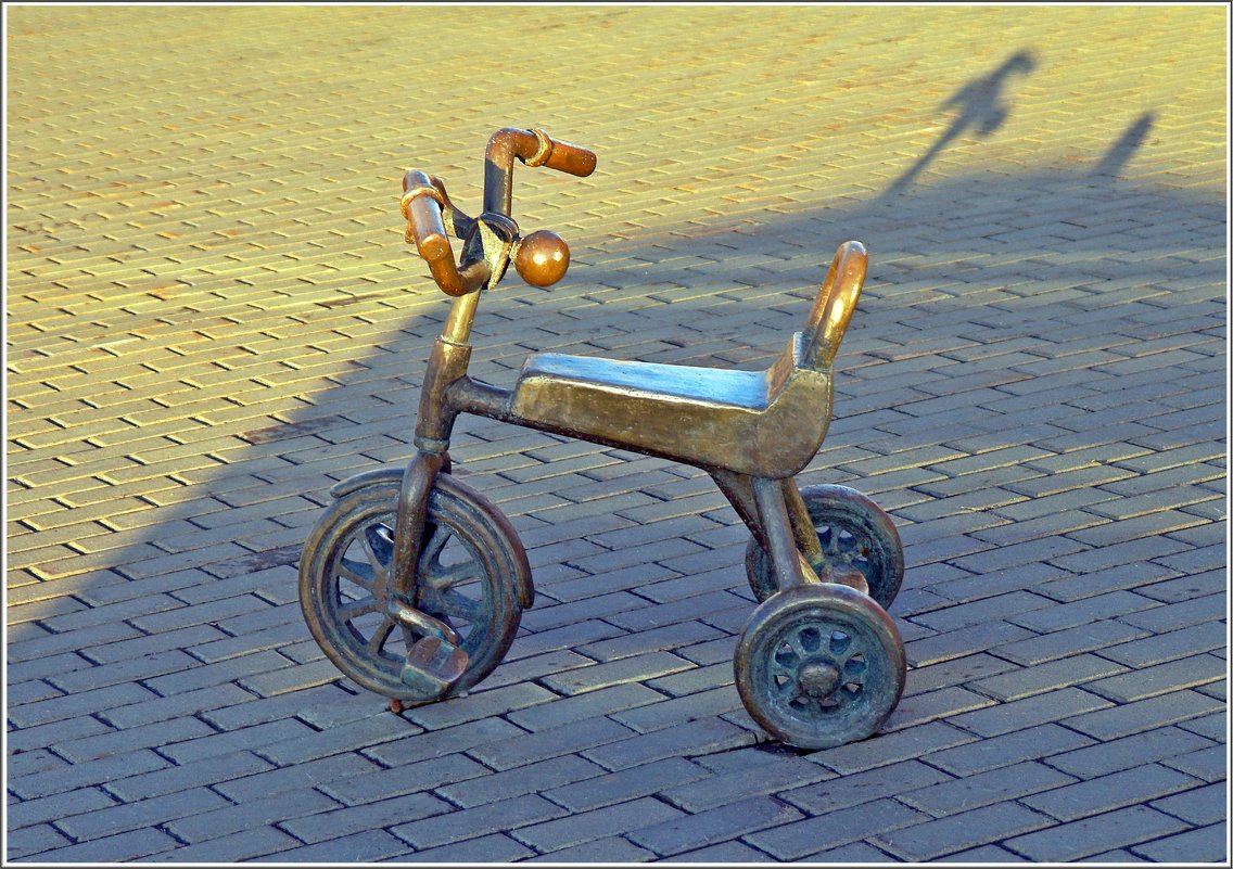 Скульптура трехколесного велосипеда в Ижевске. - muh5257 
