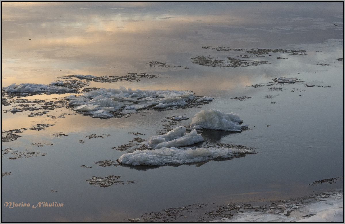 Ноябрьский лед на реке Онега. - Марина Никулина