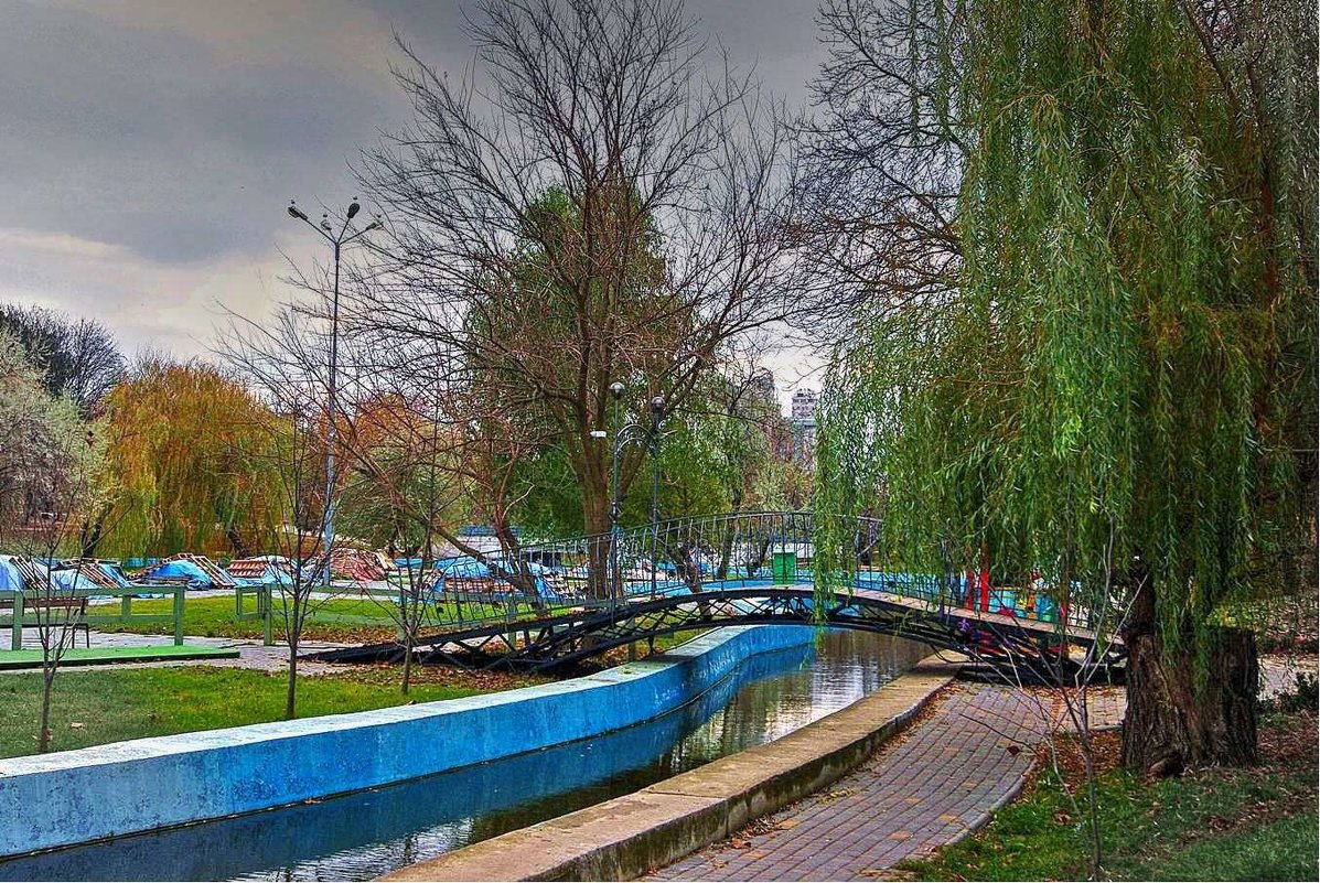 мостик в парке - Александр Корчемный